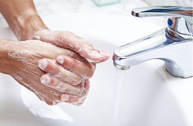 se laver les mains pour prévenir les infections parasitaires